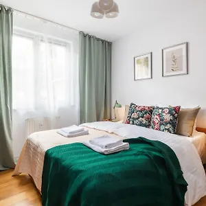 Elektoralna 12a - Colorful With Balcony By Renters Apartament